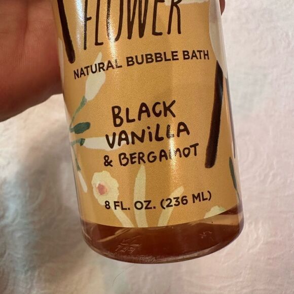 Blue Q Bubble Bath Delicate Flower Black Vanilla Bergamot - Picture 3 of 5